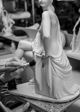 Carica l&#39;immagine nel visualizzatore di Gallery, LLADRO&#39; Scultura Nudo con scialle. Metallizzato CODICE - 01009733