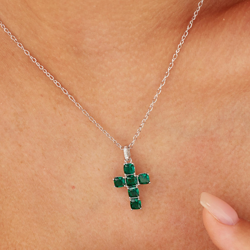 CIONDOLO a forma di croce in argento rodiato 925‰ con cushion cubic zirconia colore emerald CODICE FLG11