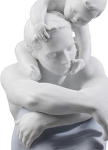 Carica l&#39;immagine nel visualizzatore di Gallery, Figura in porcellana bianca opaca di un padre con il figlio sulle spalle Ref.  01008783