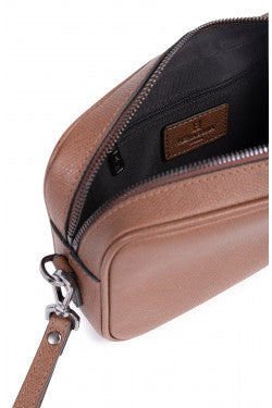 LINEA DANDY POCHETTE A MANO IN PELLE MARTELLATA COLOR BORDEAUX PREMIUM RIF 206043 - l : 21 x h : 13 x P : 5 cm